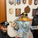 ragazzo vende disegni per fare regalo sorella napoli