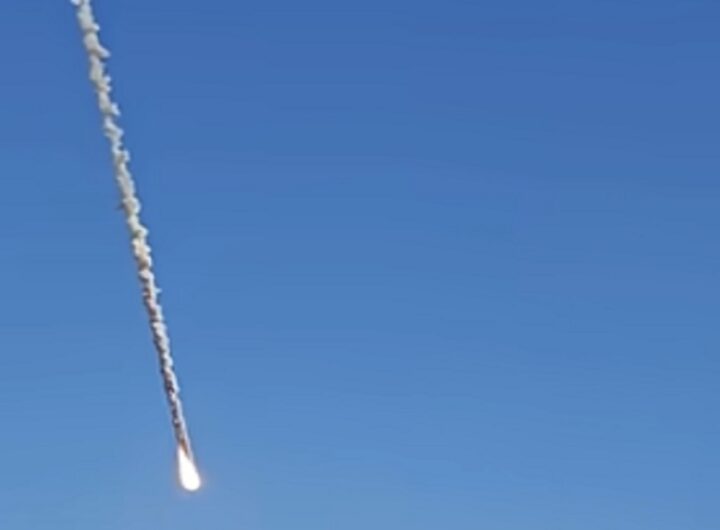 Il lacio del razzo cinese che si è schiantato al suolo