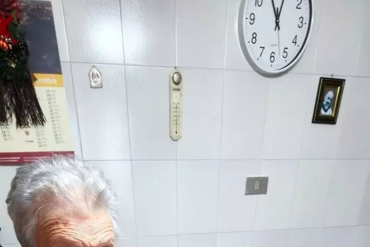 A 102 anni impasta dolci natalizi, su nonna Maria anche uno studio antropologico