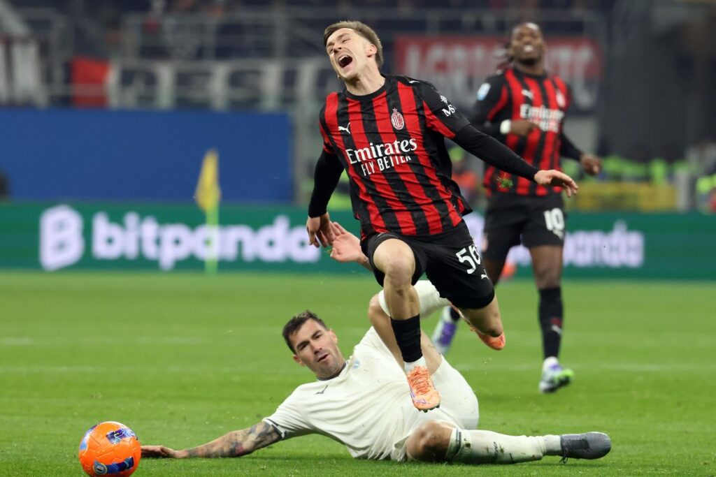 romagnoli in scivolata su Saelemaekers