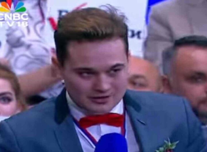 Il video del giovane giornalista russo che ha chiesto alla fidanzata di sposarlo durante la conferenza stampa di Putin