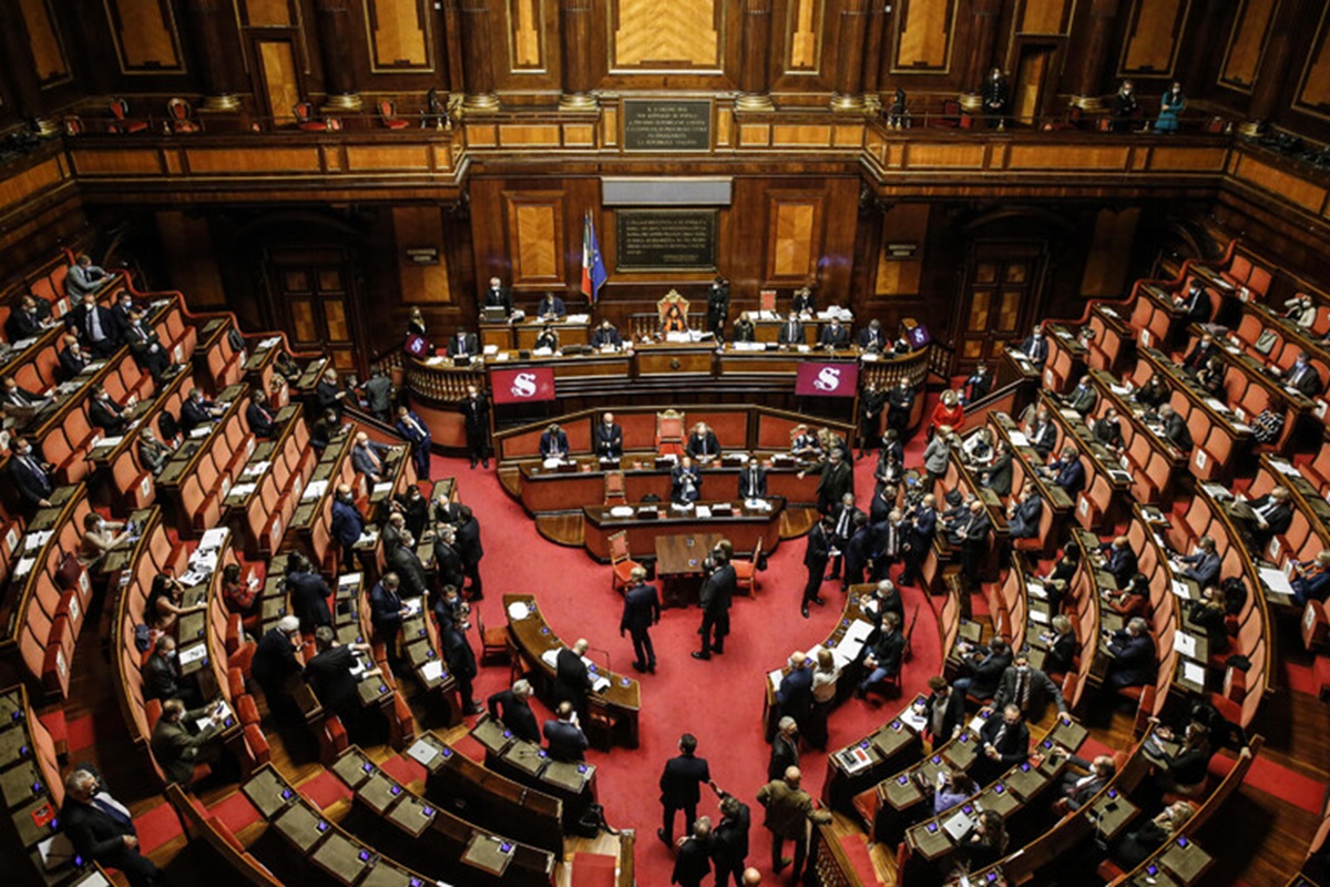 Le voci dal Palazzo, Fini: “Da Salvini frasi buone per comiziaccio a Pontida”. Pucciarelli (Lega): “Sempre meglio delle case a Montecarlo”. Magi: “I complimenti a Salvini dalla Zakharova sono un’ignominia”