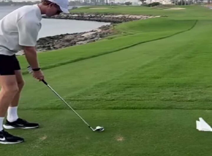 Sinner gioca a golf a Dubai