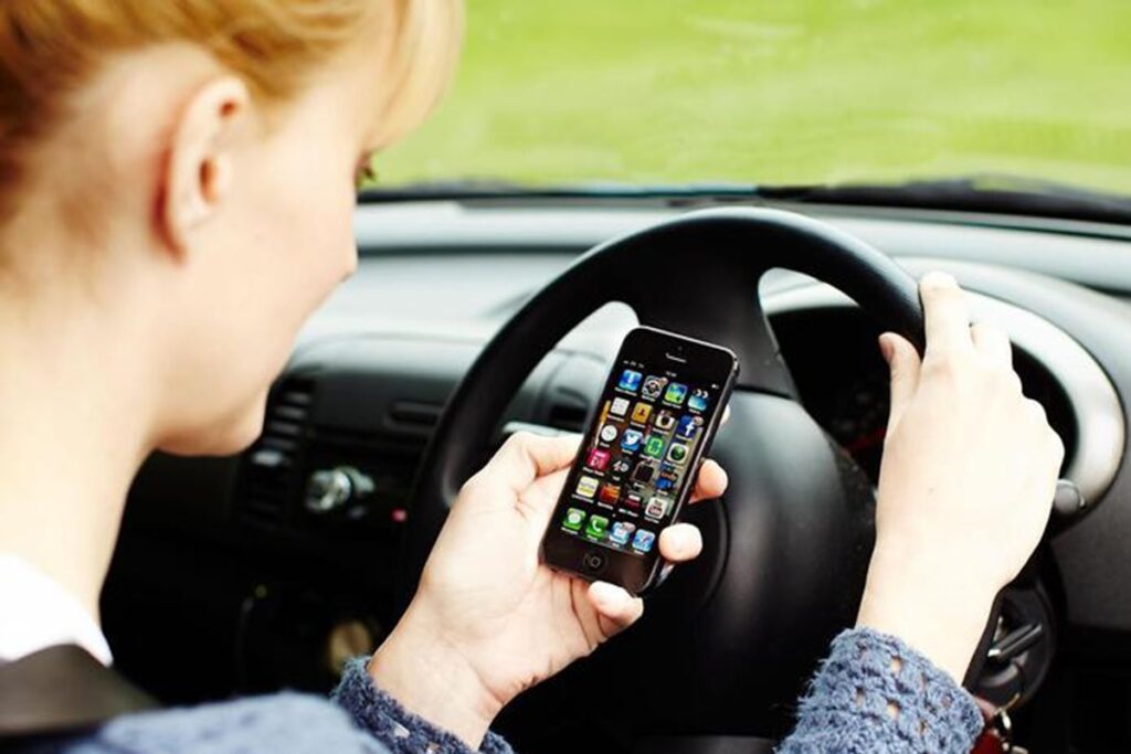 Smartphone alla guida