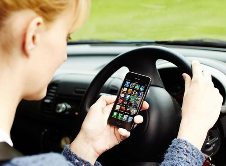 Smartphone alla guida