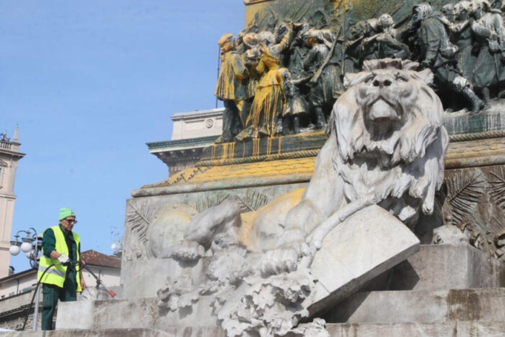 statua carlo de robillant