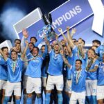 Il Napoli festeggia la SuperCoppa dopo la vittoria per 2-0 contro il Bologna