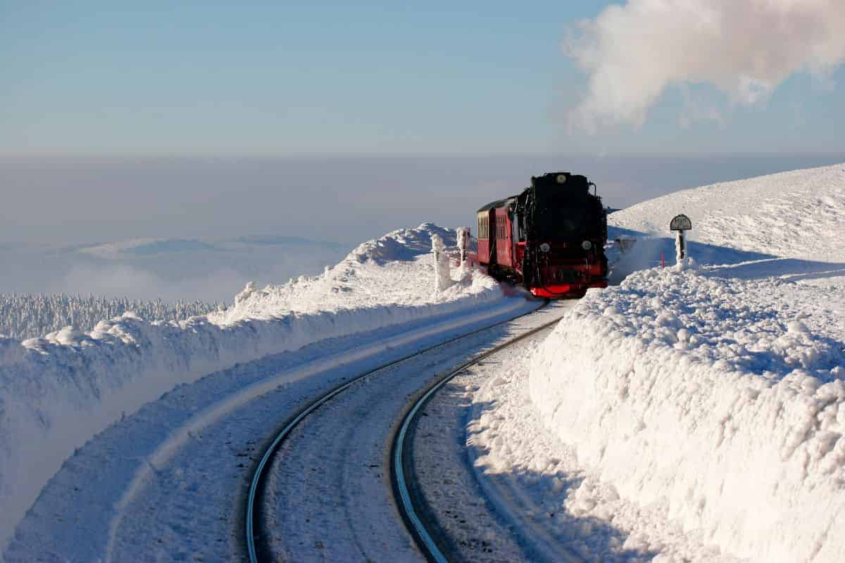 treno sulla neve tra abruzzo e molise