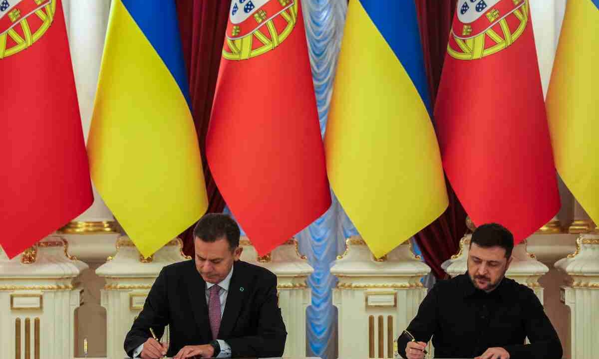 Zelensky con il primo ministro portoghese Luis Montenegro