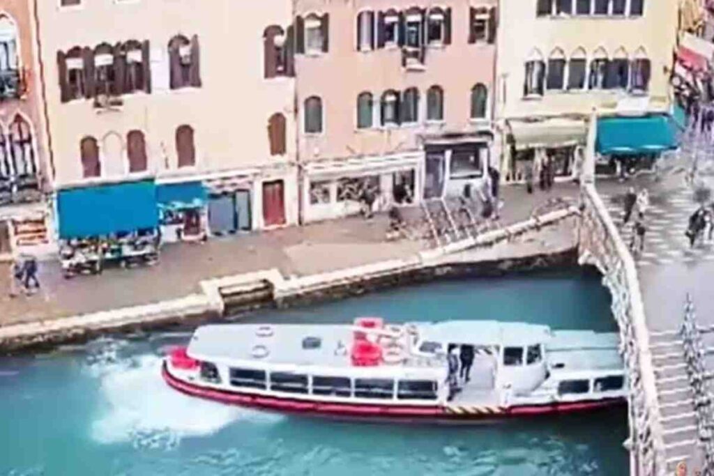 vaporetto incidente venezia