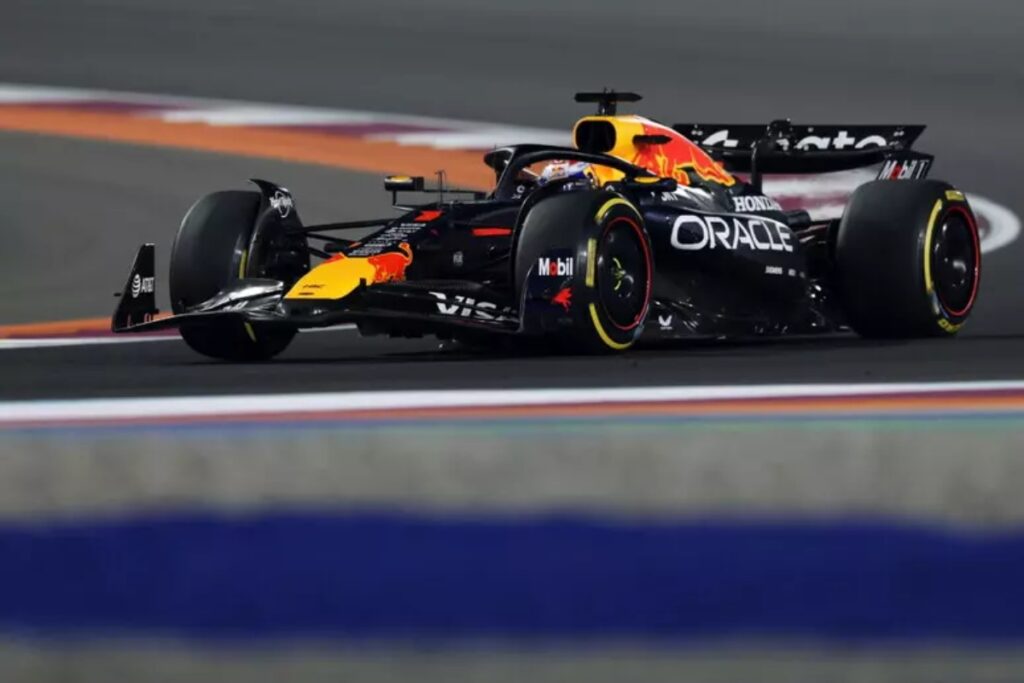Formula 1, Lando Norris campione del mondo, a Verstappen il GP Abu Dhabi, al pilota Mc Laren basta il terzo posto , nella fotola red bull di verstappen
