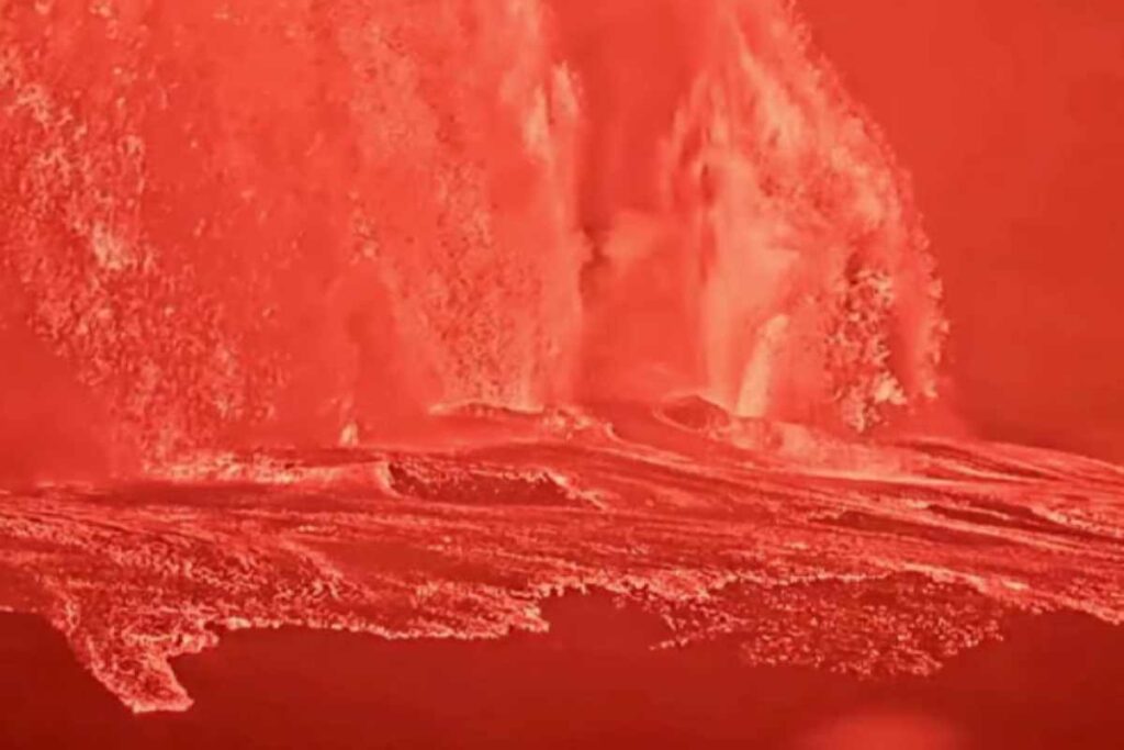 Fontana di lava nel vulcano Kilauea