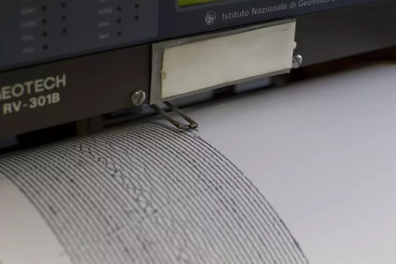 Due scosse di terremoto di magnitudo 4.3 e 4.1 in Romagna, un forte boato e la gente scesa in strada