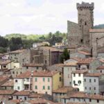 Con i suoi 4.327 abitanti, secondo i dati aggiornati a settembre 2025, è un luogo che custodisce un patrimonio storico,