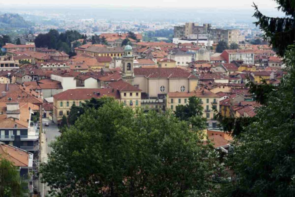 Il Borgo del Piazzo a Biella e Cetona in provincia di Siena sono infatti luoghi dove la storia si intreccia con paesaggi suggestivi