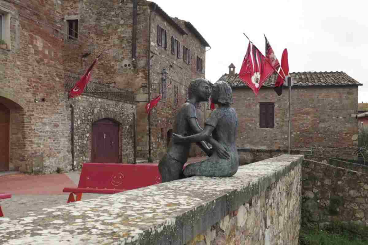 Non lontano dal borgo, immerso tra i boschi, si estende il Parco Selva di Sogno L’arte, un luogo incantato dove natura e arte si fondono armoniosamente.