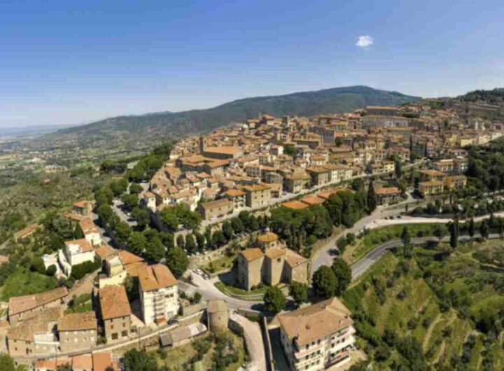 Tra le mete più amate per un’esperienza che unisce storia, cultura e panorami mozzafiato spicca senza dubbio Cortona
