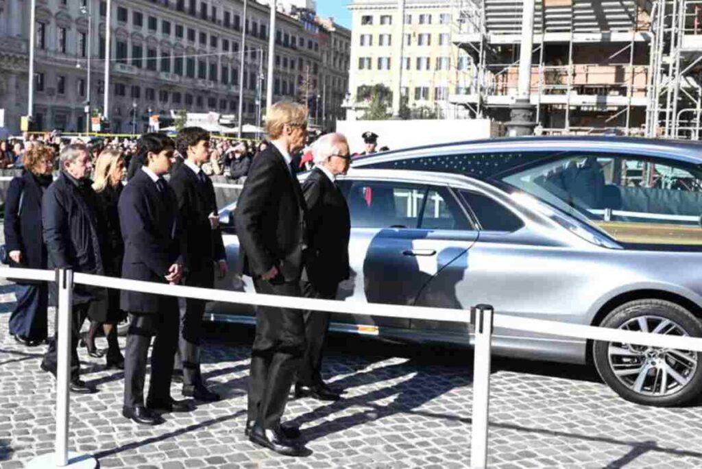 Vernon Bruce Hoeksema e Giancarlo Giammetti ai funerali di Valentino