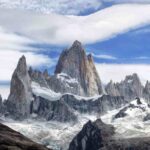 Questa montagna leggendaria, alta 3.405 metri, è un simbolo naturale e culturale di profonda rilevanza, rappresentando un punto di riferimento