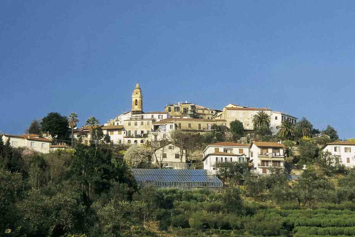 Principi e principesse (e una moneta speciale): non è una fiaba, ma un vero borgo nascosto in Italia