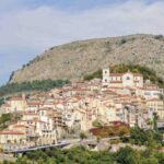 Questo angolo d’Italia, spesso sottovalutato come semplice punto di passaggio verso la costa