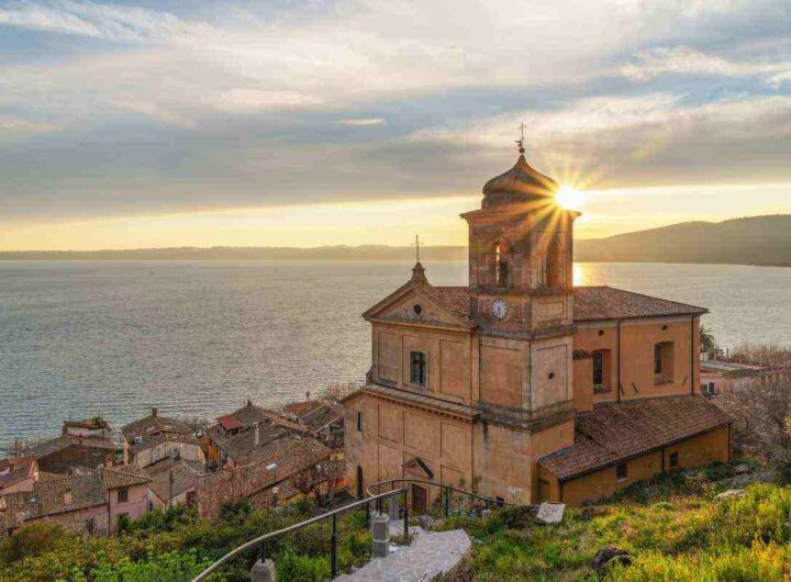 Questo borgo millenario sul lago sta conquistando tutti