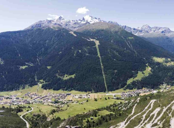 Non è un set cinematografico, ma un autentico borgo preistorico dove ancora oggi sono visibili migliaia di impronte di dinosauri