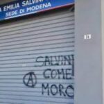 Scritta sulla serranda della sede della Lega a Modena: "Salvini come Moro". Il vicepremier sui social cita Paolo Borsellino