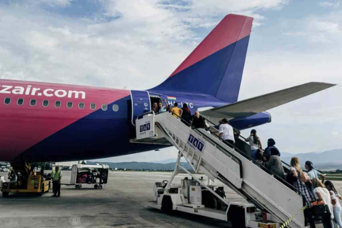 Wizz Air non si limita a offrire prezzi competitivi ma si impegna anche sul fronte ambientale. La flotta di ultima generazione consente