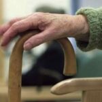 Rivoluzione caregiver: via libera alle misure di sostegno per i propri cari. Una svolta storica, ma servono più risorse