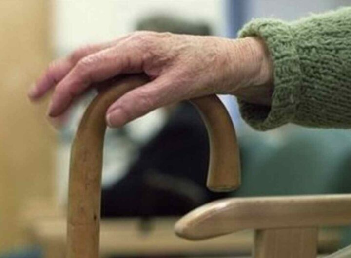 Rivoluzione caregiver: via libera alle misure di sostegno per i propri cari. Una svolta storica, ma servono più risorse