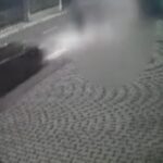 Auto travolge due pedoni