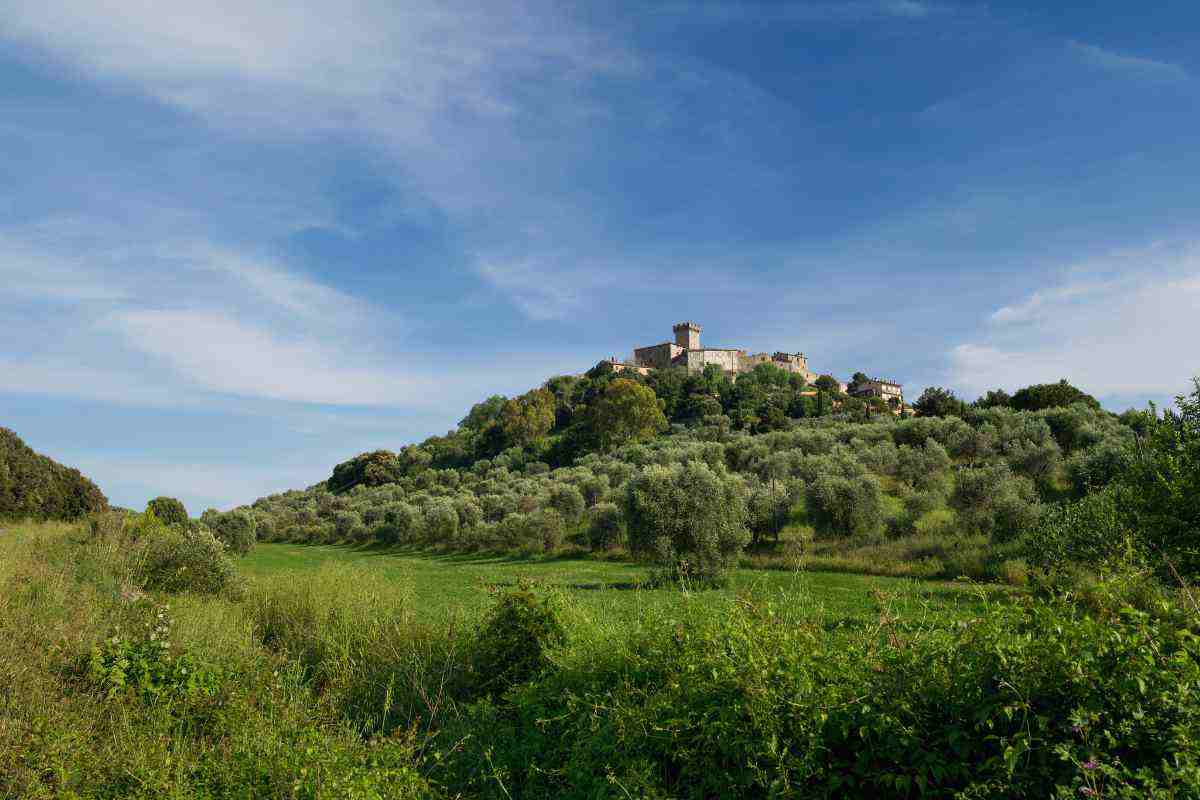 L’Atene italiana: il borgo segreto tra monumenti millenari e colline incantate