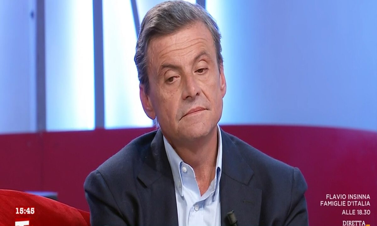 Carlo Calenda: "Il problema sono le stazioni, Meloni assuma 12 mila carabinieri"