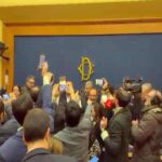 Opposizione occupano sala stampa Camera