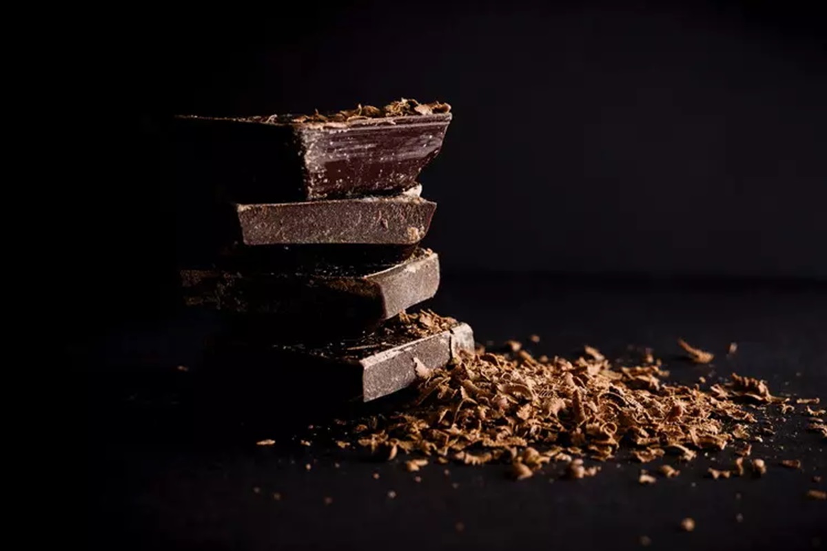La cioccolata fondente potrebbe rallentare i processi di invecchiamento, lo studio inglese