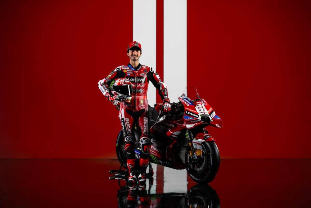 Ducati, presentazione show a Madonna di Campiglio con Marquez e Pecco Bagnaia. Nuova livrea per il centenario della Rossa