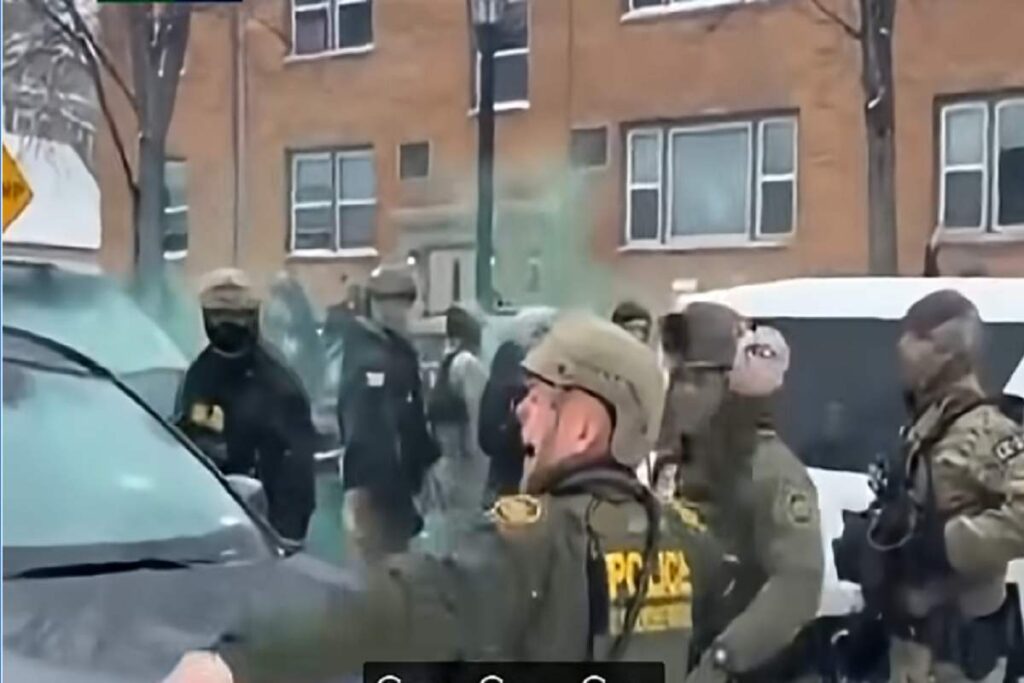 Gas contro i manifestanti in Minnesota