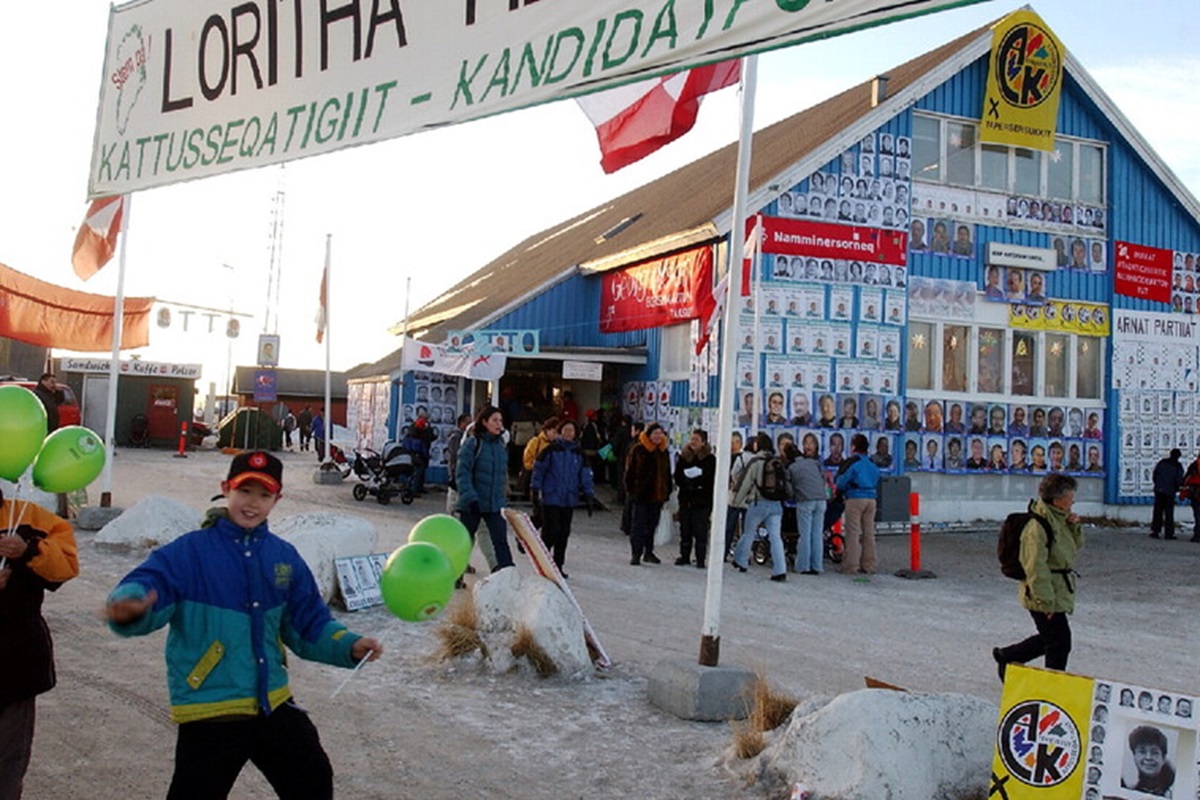 Gli italiani si indignano perché Trump vuole comprare la Groenlandia. Ma noi è da decenni che siamo sotto l’influenza degli Stati Uniti