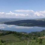 Tra le sue valli e colline, spicca un borgo incastonato sulle rive del lago di Corbara, un invito a scoprire un angolo di storia e natura