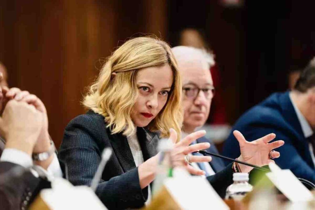 Sostegno all’Ucraina e legge elettorale, due temi che agitano le acque nella maggioranza e sparigliano le carte nell'opposizione