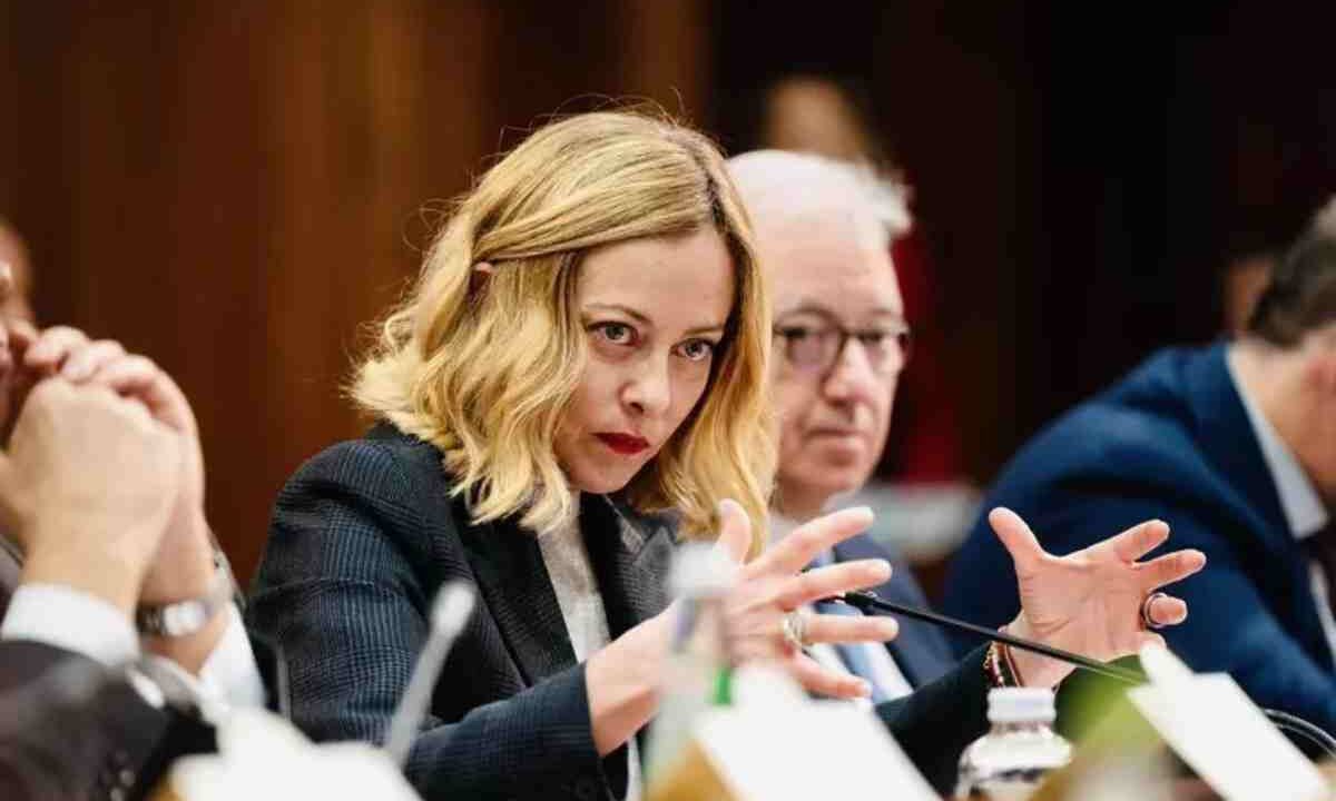 Sostegno all’Ucraina e legge elettorale, due temi che agitano le acque nella maggioranza e sparigliano le carte nell'opposizione