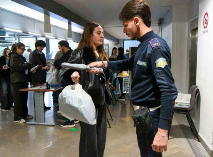 Metal detector nelle scuole