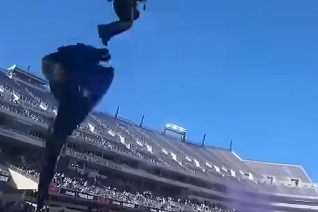 Il paracadutista rimasto impigliato