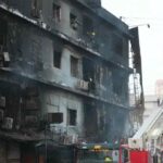 Incendio centro commerciale in Pakistan
