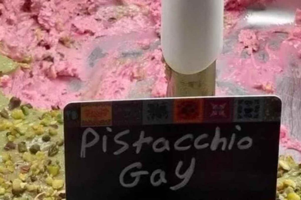 "Pistacchio gay", polemica sul nuovo gusto esposto in una gelateria di Catania