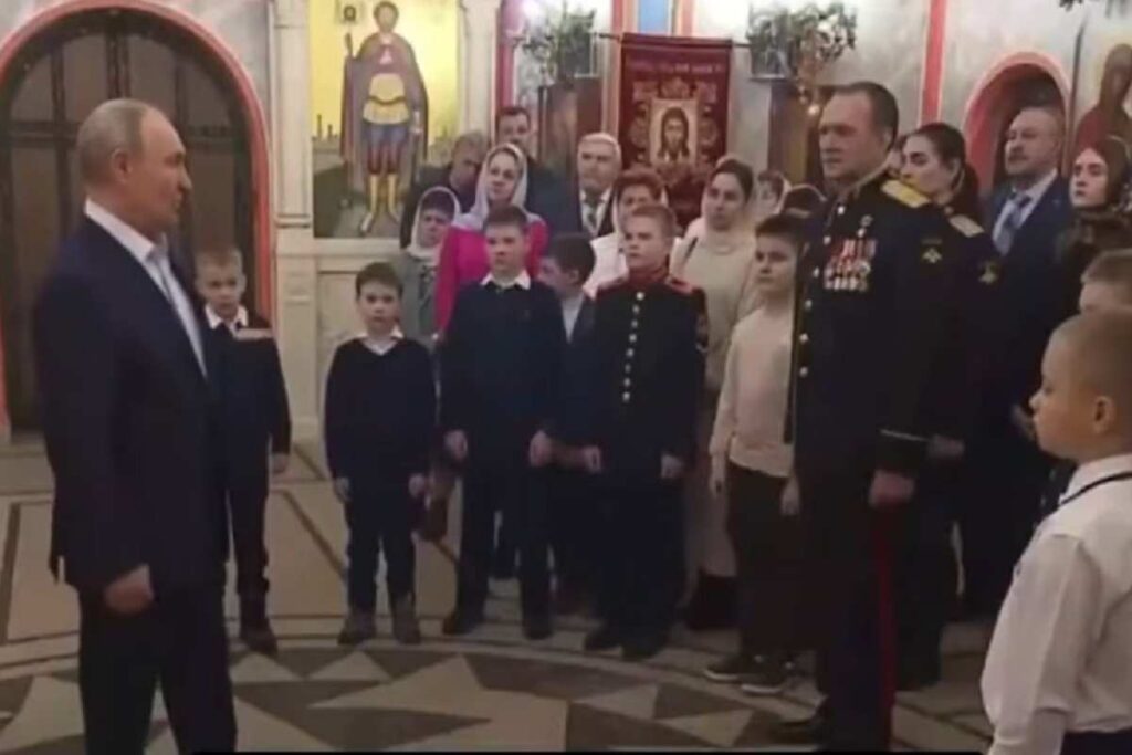 Putin parla in chiesa