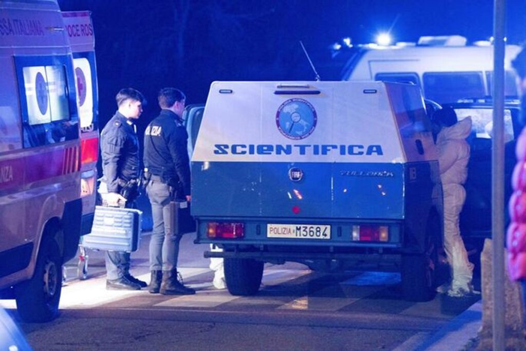 La polizia scientifica a Rogoredo