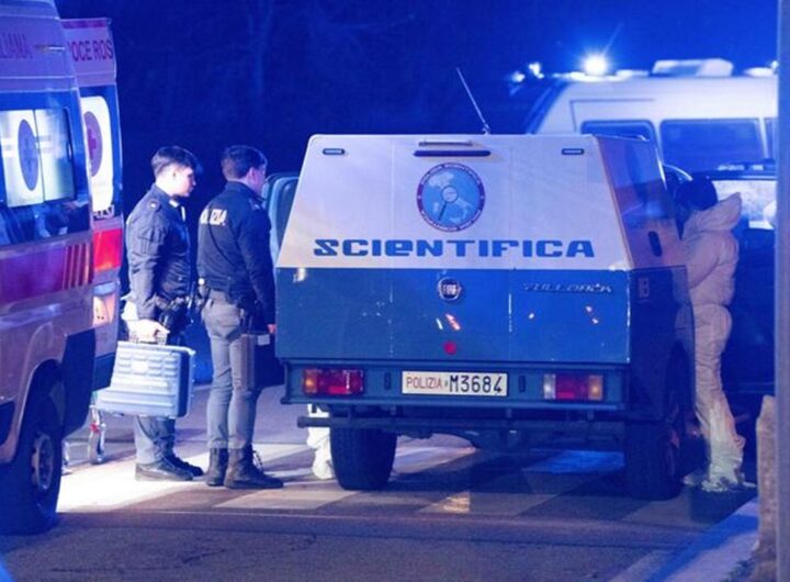 La polizia scientifica a Rogoredo