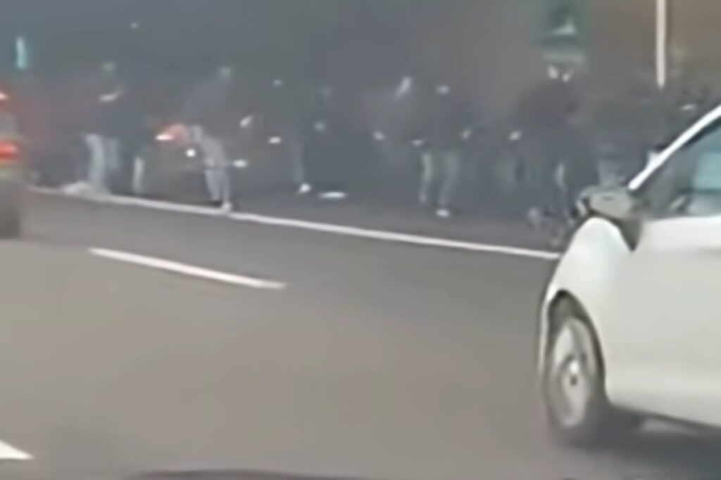 Scontri tra tifosi in autostrada